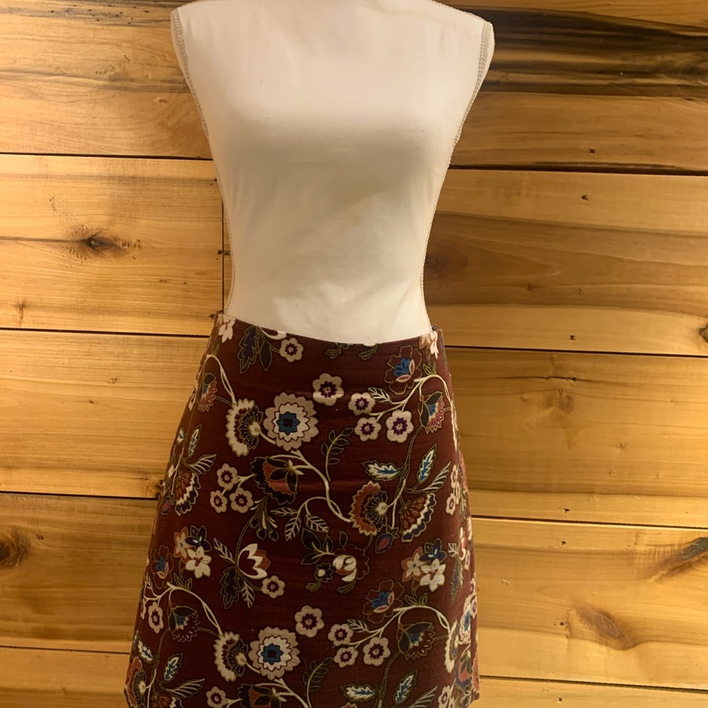 Loft fully lined size 4 skirt rust background